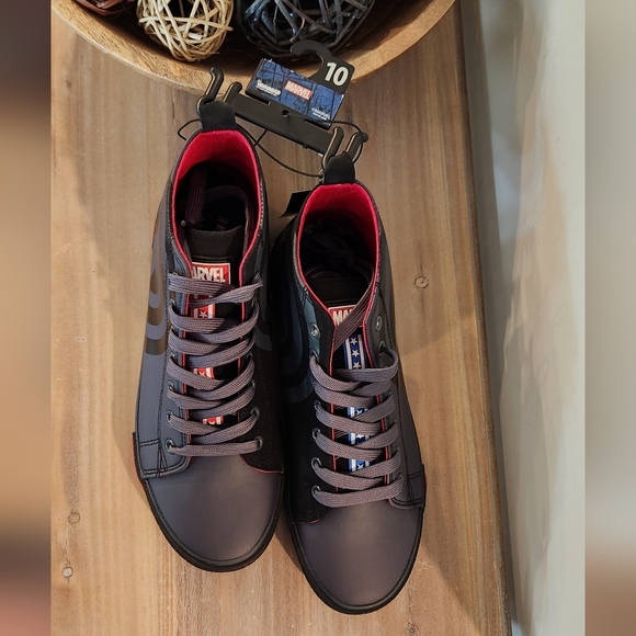 👟 Captain America High-Top Sneakers – Size 10 – Marvel Avengers – New with Tags - Picture 10 of 14